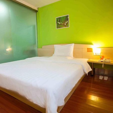 7Days Inn Nanchang North Railway Station Square Habitación foto